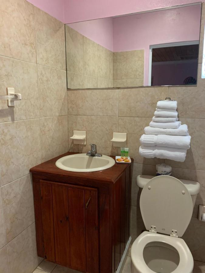 Bay Inn Estates Alice Town  Экстерьер фото
