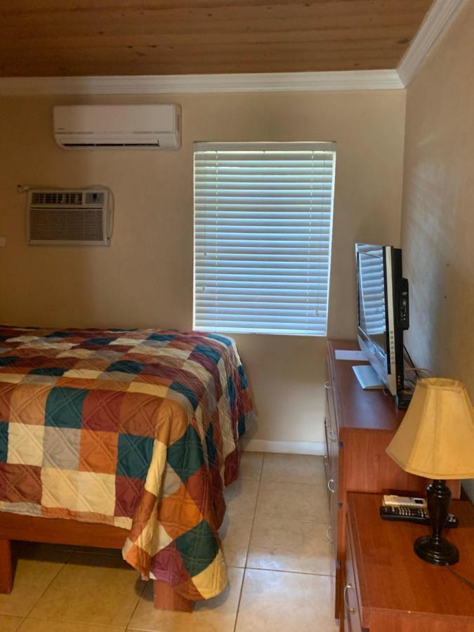 Bay Inn Estates Alice Town  Экстерьер фото