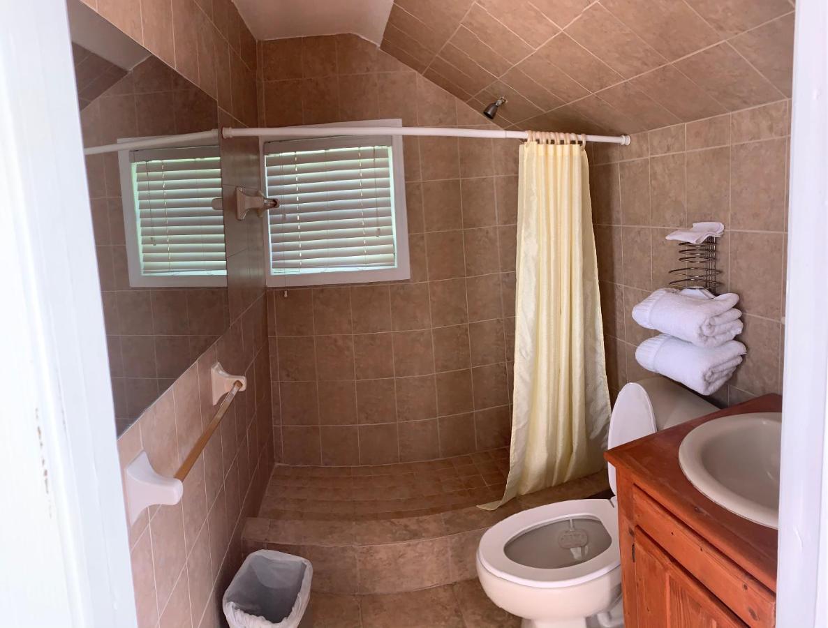 Bay Inn Estates Alice Town  Экстерьер фото
